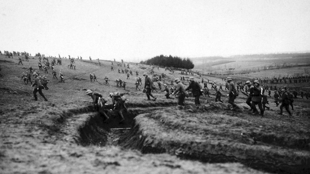 Tropas alemanas abandonan sus posiciones en el otoño de 1918.