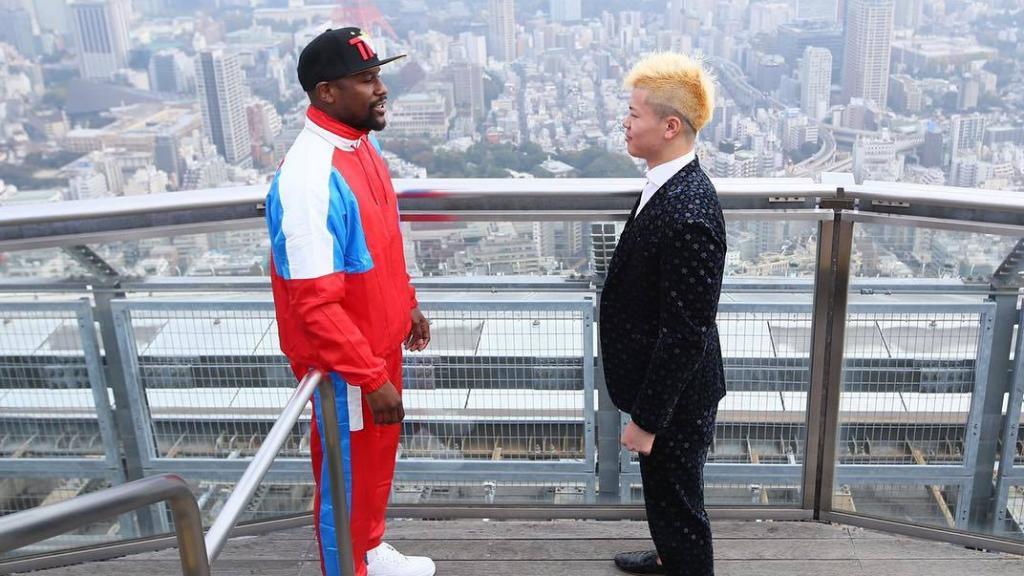 Mayweather, junto a Tenshin Nasukawa. Foto: Rizin