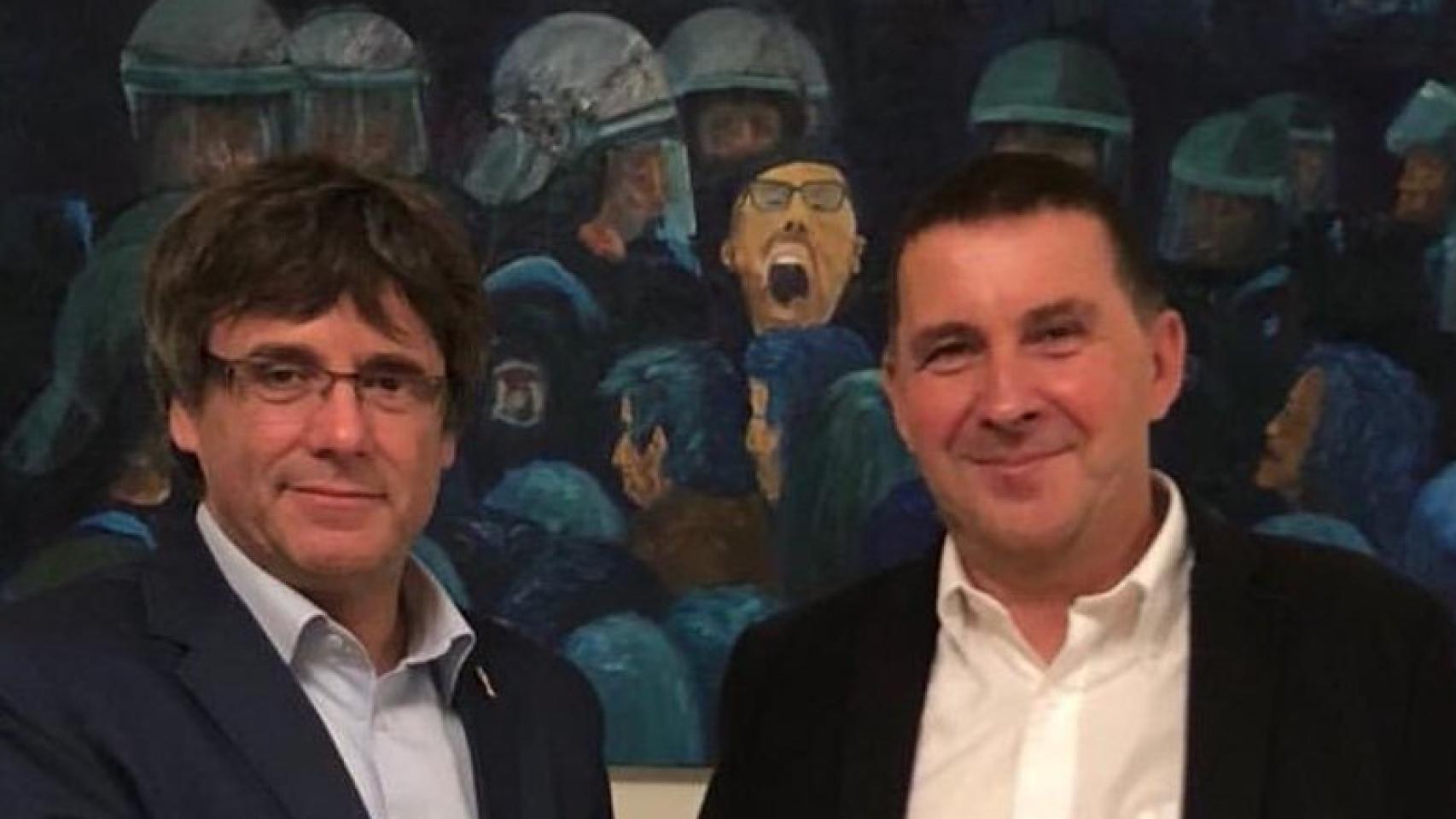 Arnaldo Otegi y Carles Puigdemont en Waterloo.