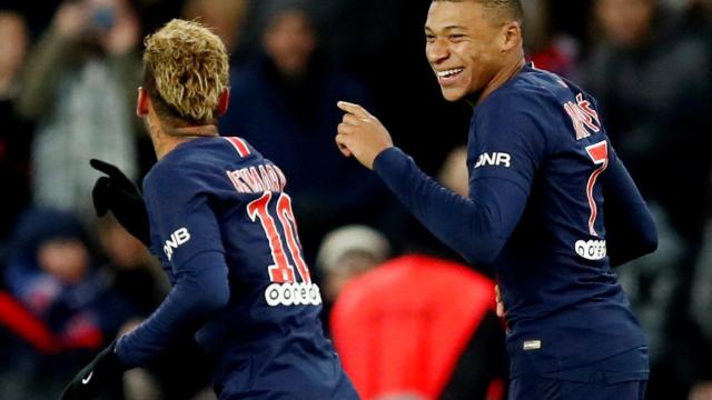 Mbappé junto a Neymar, en un partido del PSG.