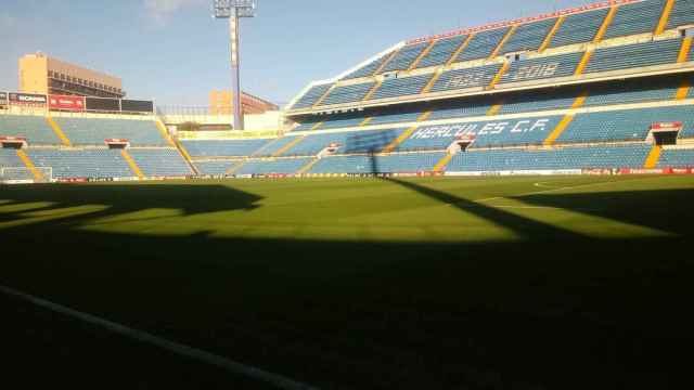 El Estadio José Rico Pérez de Alicante, donde juega el Hércules. Foto: Twitter (@CFHercules)