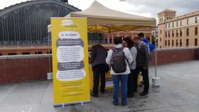 Recogida de firmas en la estación de Atocha.