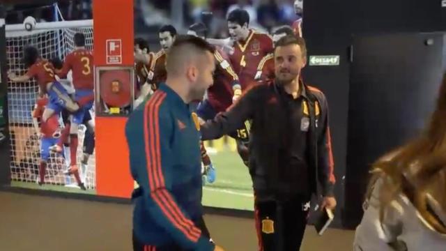 Saludo entre Jordi Alba y Luis Enrique