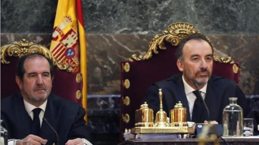 Martínez Arrieta, a la izquierda, en un juicio junto a Marchena./