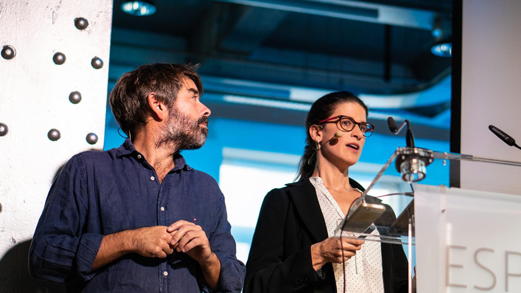 Rafa Höhr y Rafaela Campani, de Prodigioso Volcán, en el lanzamiento de graf+IA.