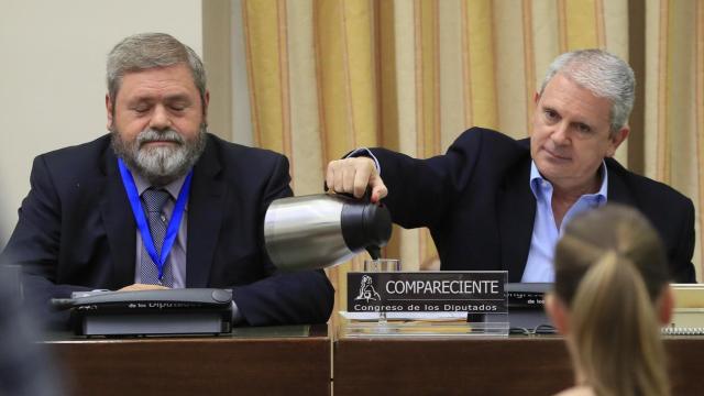 Pablo Crespo, a la derecha, junto a su abogado Miguel Durán en el Congreso este martes.