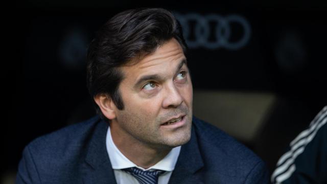 Santiago Solari en el banquillo.