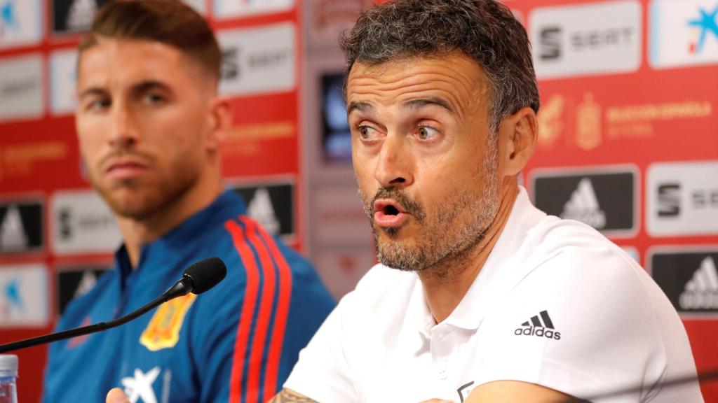 Luis Enrique junto a Sergio Ramos en rueda de prensa