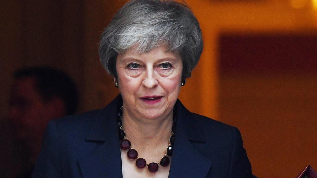 La primera ministra británica, Theresa May, abandona Downing Street.