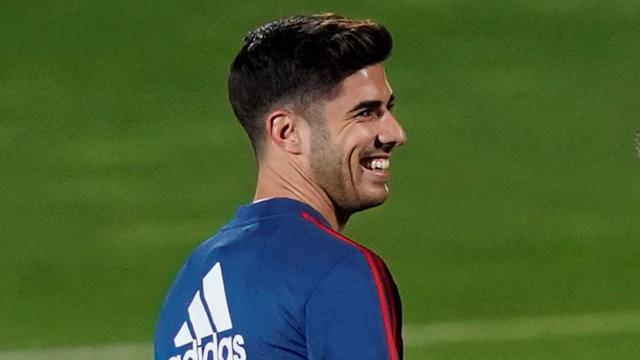 Asensio y Luis Enrique charlan durante un entrenamiento