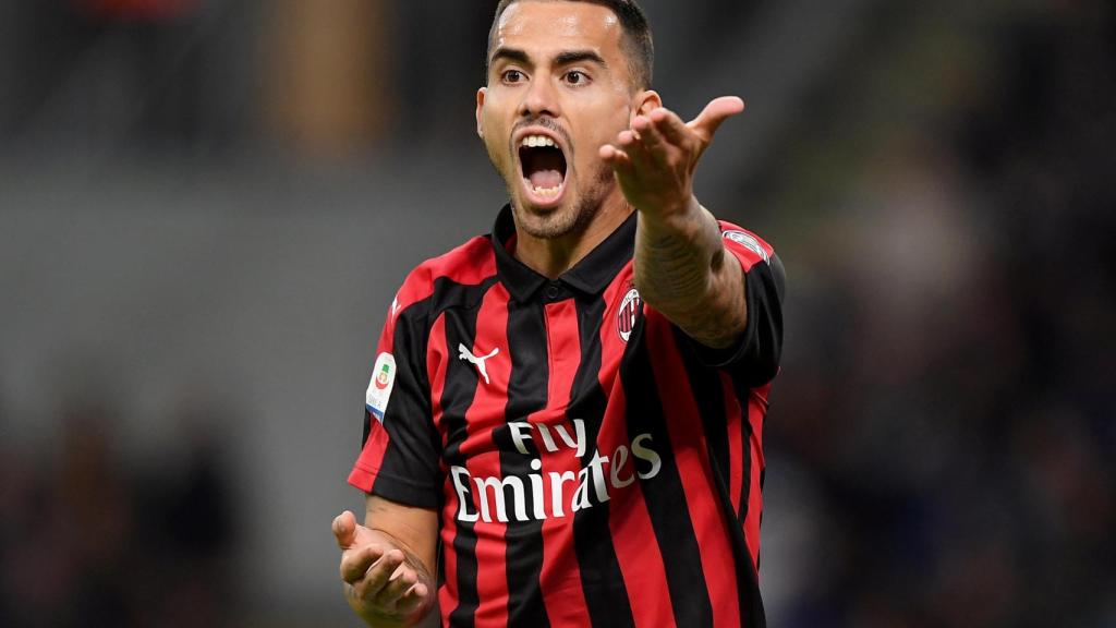 Suso reclama una acción durante un partido con el Milan