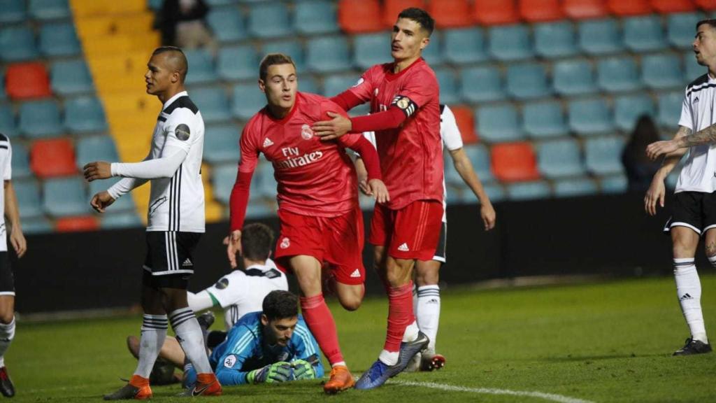 De Frutos celebra su segundo gol en El Helmántico