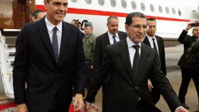 Pedro Sánchez junto al primer ministro marroquí, Saadedín Al Othmani.