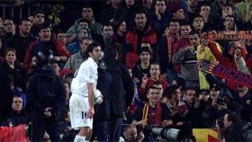 Figo en su visita al Camp Nou