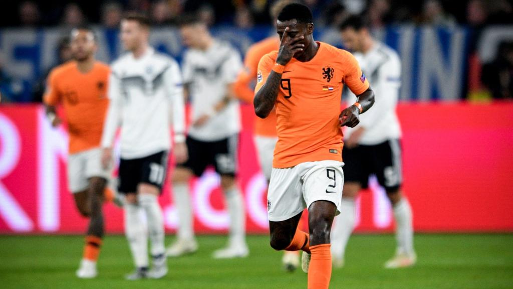 Quincy Promes, celebrando un gol con la selección de Holanda