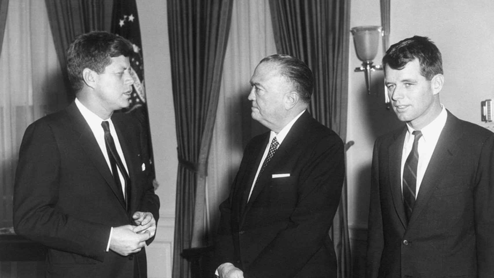 John Fitzgerald Kennedy, John Edgar Hoover y Robert Kennedy.