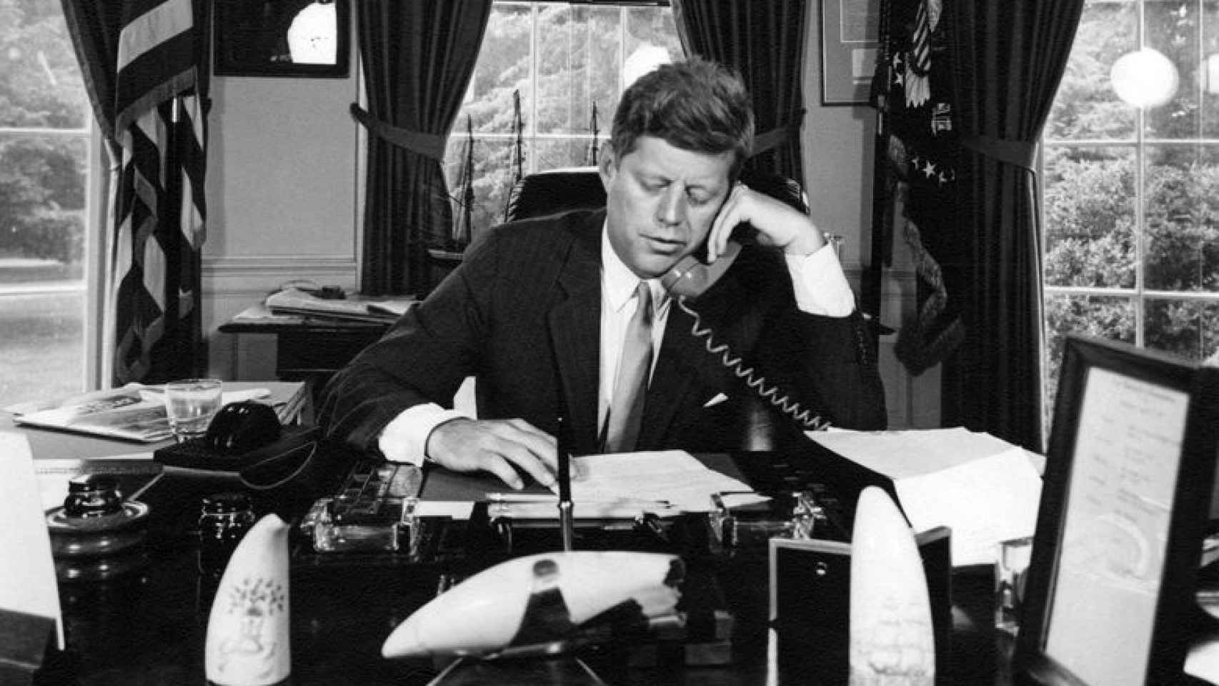 John Fitzgerald Kennedy en el despacho oval de la Casa Blanca.