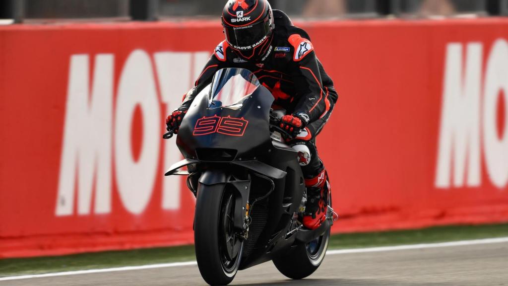 Jorge Lorenzo pilota la Honda RC213V, en la pretemporada del campeonato de MotoGP.