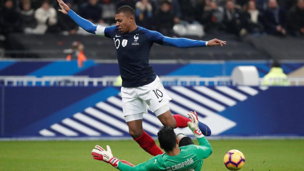 Caída de Mbappé por la que se lesionó con Francia ante Uruguay