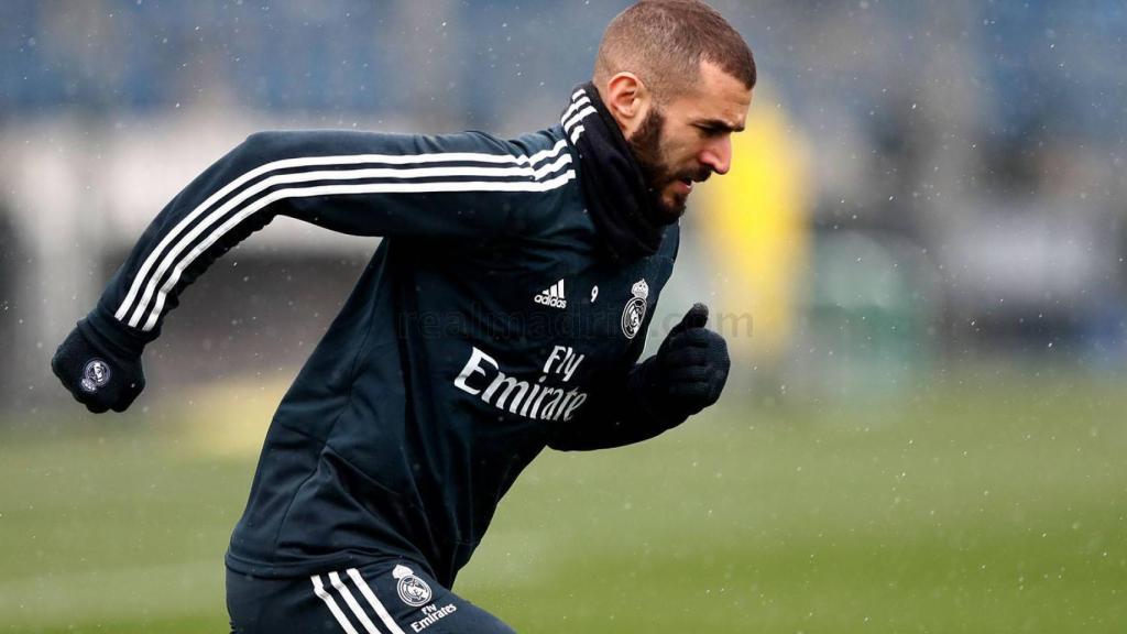 Benzema se entrena en Valdebebas