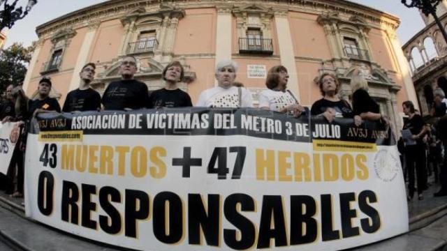 Una de las concentraciones mensuales de la Asociación de Víctimas del Metro 3 de Julio.