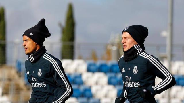 Varane y Kroos en el último entrenamiento