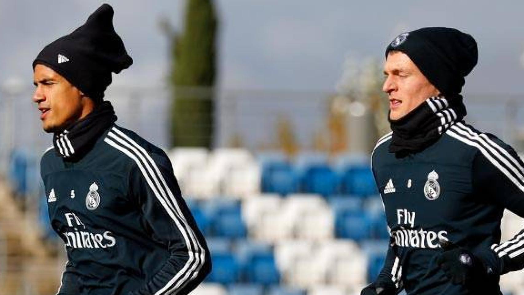 Varane y Kroos en el último entrenamiento