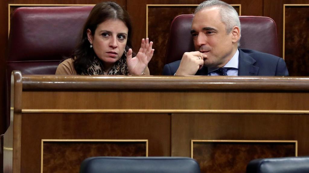 Adriana Lastra, portavoz del PSOE en el Congreso, y el diputado Rafael Simancas.