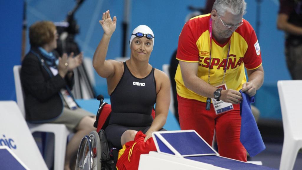 Teresa, antes de saltar a la piscina. Foto: www.brands-sports.com