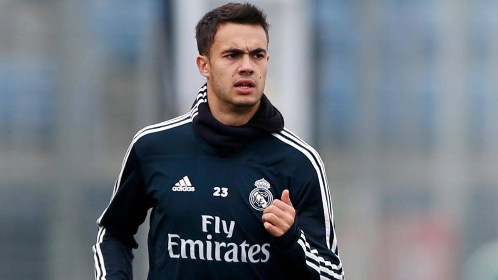 Reguilón haciendo carrera continua en Valdebebas