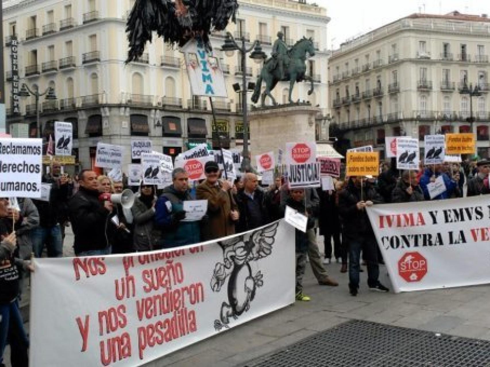 Protesta contra la venta de viviendas del Ivima./