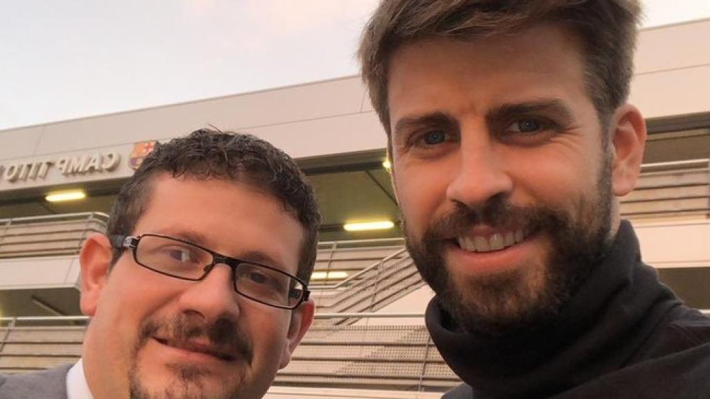 Gerard Piqué y su conductor de Cabify. Foto: Twitter (@3gerardpique)