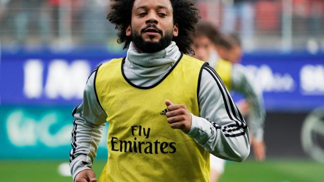 Marcelo durante el calentamiento previo al encuentro frente al Eibar