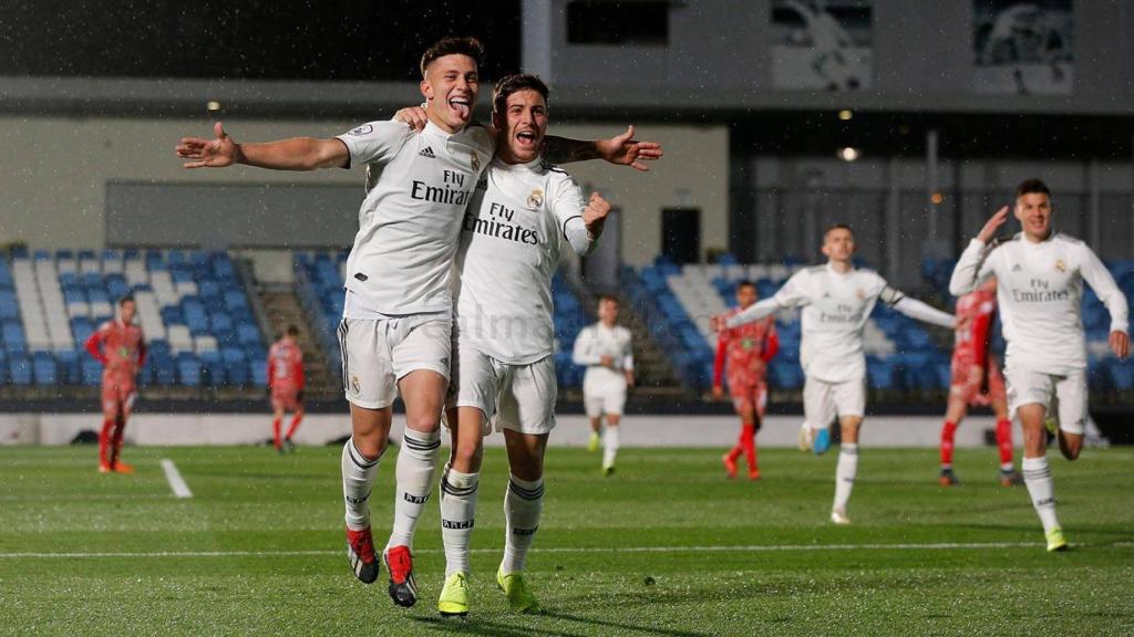 Los jugadores del Castilla celebran el gol de Cristo