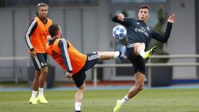 Javi Sánchez junto a Carvajal y Mariano Díaz