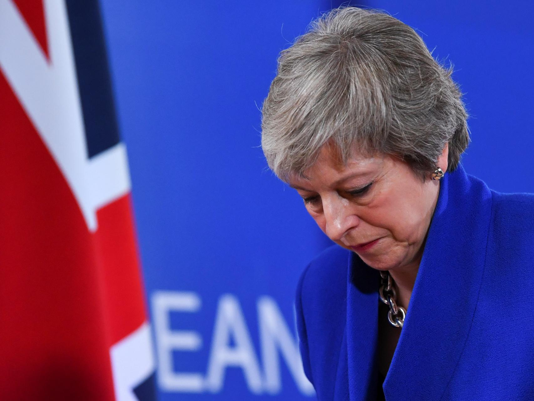 La primera ministra Theresa May intenta salvar el acuerdo del 'brexit'