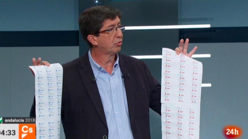 Juan Marín, en el momento del debate en el que sacó las listas de la corrupción de PP y PSOE.