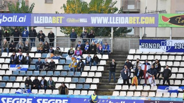 Afición del Sabadell en el partido contra el Lleida. Foto: Twitter (@CESabadell)