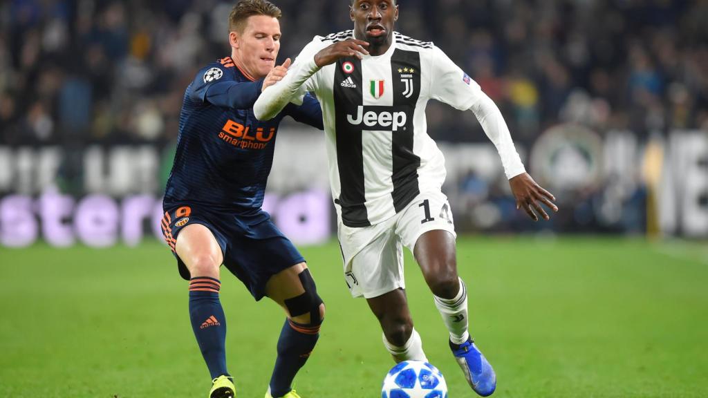 Matuidi controla el balón ante Kevin Gameiro.