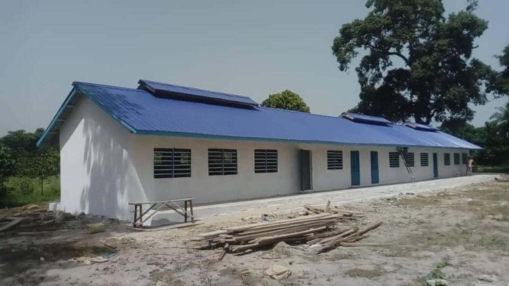 La escuela que Playing Spain ha construido en Gambia. Foto: Twitter (@PlayingSpain)