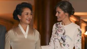 La reina Letizia y la primera dama de China, Peng Liyuan.