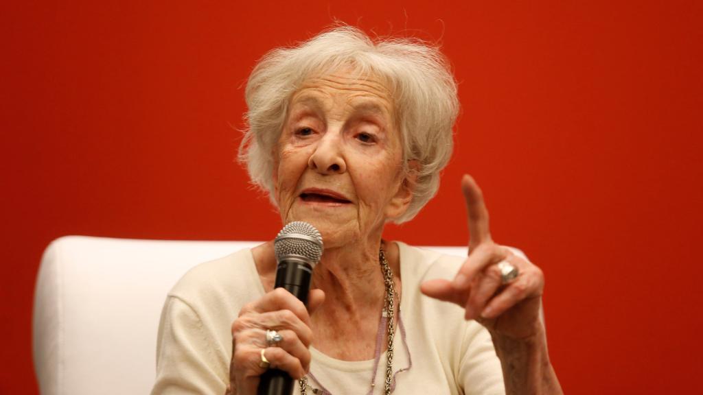 Ida Vitale, durante una charla en la Feria Internacional del Libro de Guadalajara.