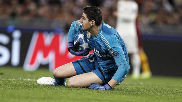 Courtois realiza una parada en Champions