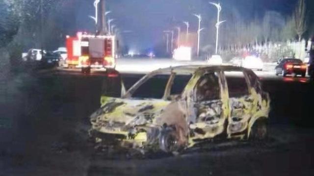 Estado en el que ha quedado uno de los coches situados en el lugar de la explosión