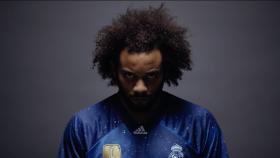 Marcelo, con la nueva cuarta camiseta del Real Madrid