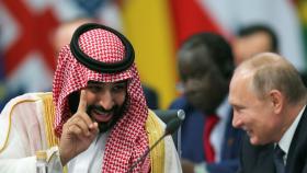 Mohammed bin Salman habla con el presidente de Rusia, Vladimir Putin. /Reuters