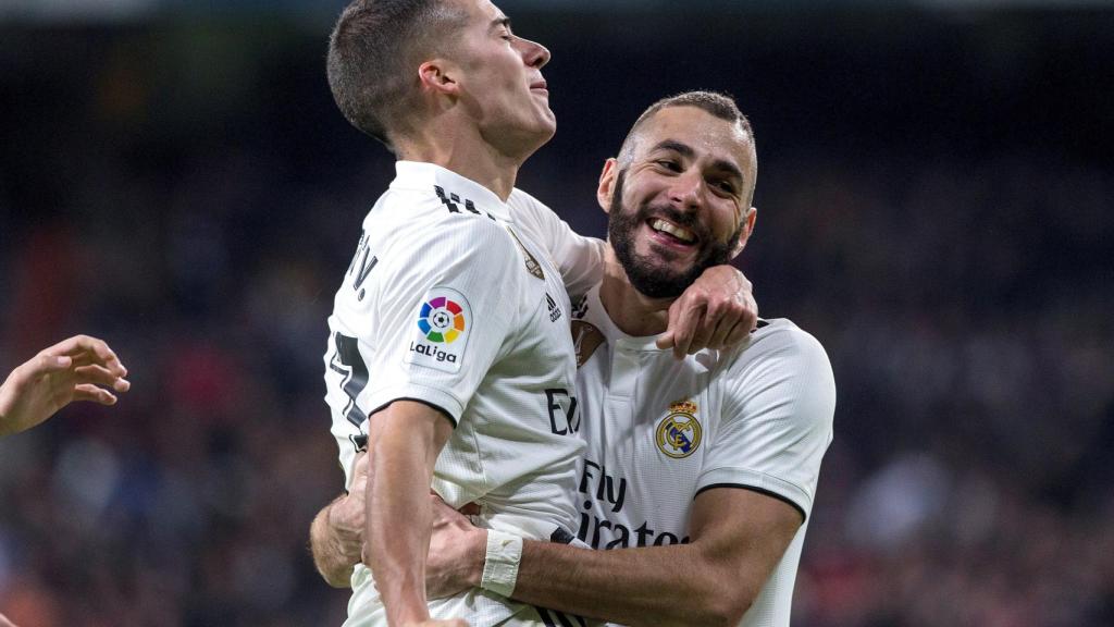 Lucas Vázquez y Benzema celebran un gol con el Real Madrid