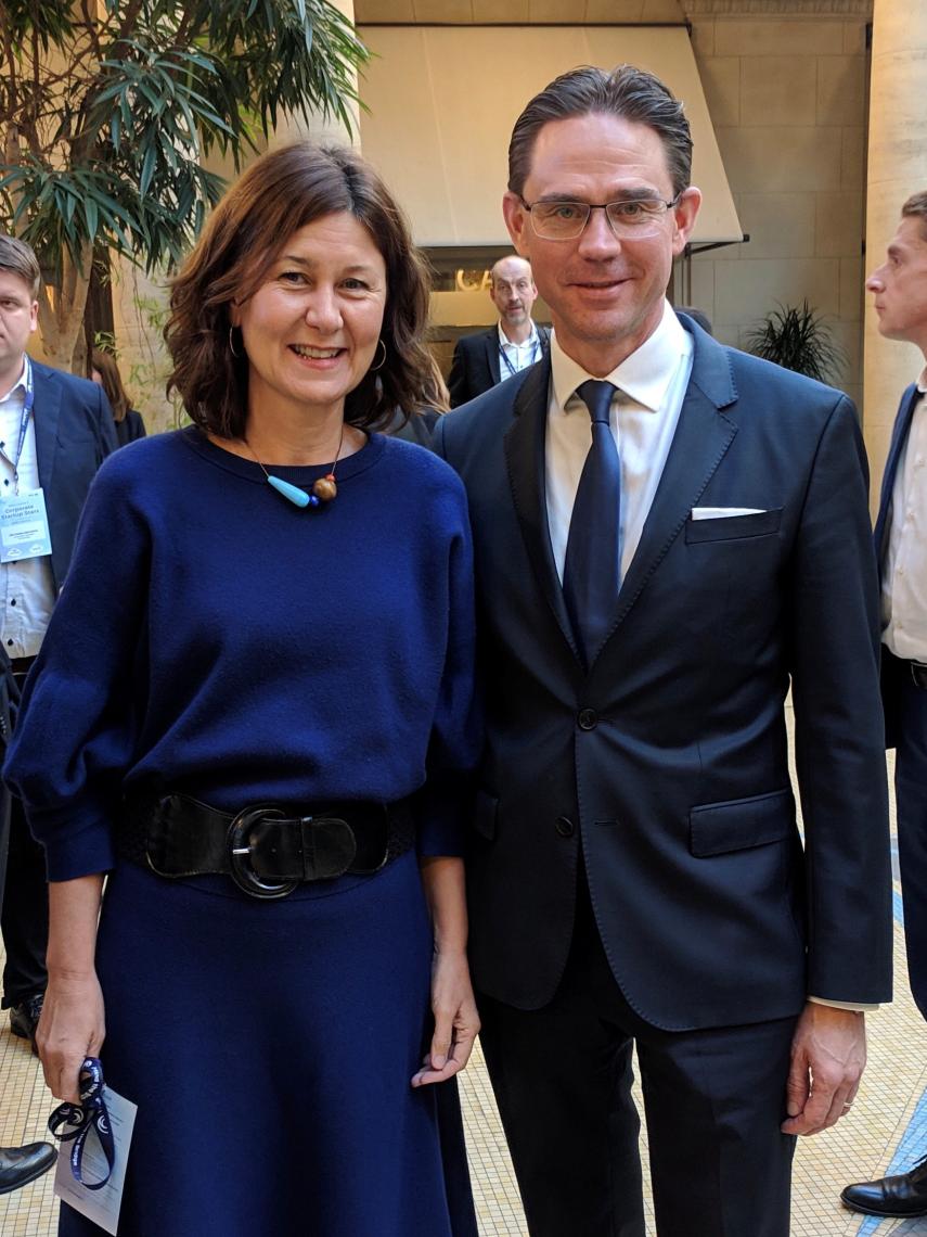 Yolanda Pérez, directora de Emprendimiento y BStartup de Banco Sabadell,  y Jyrki Kataine, vicepresidente de la Comisión Europea.