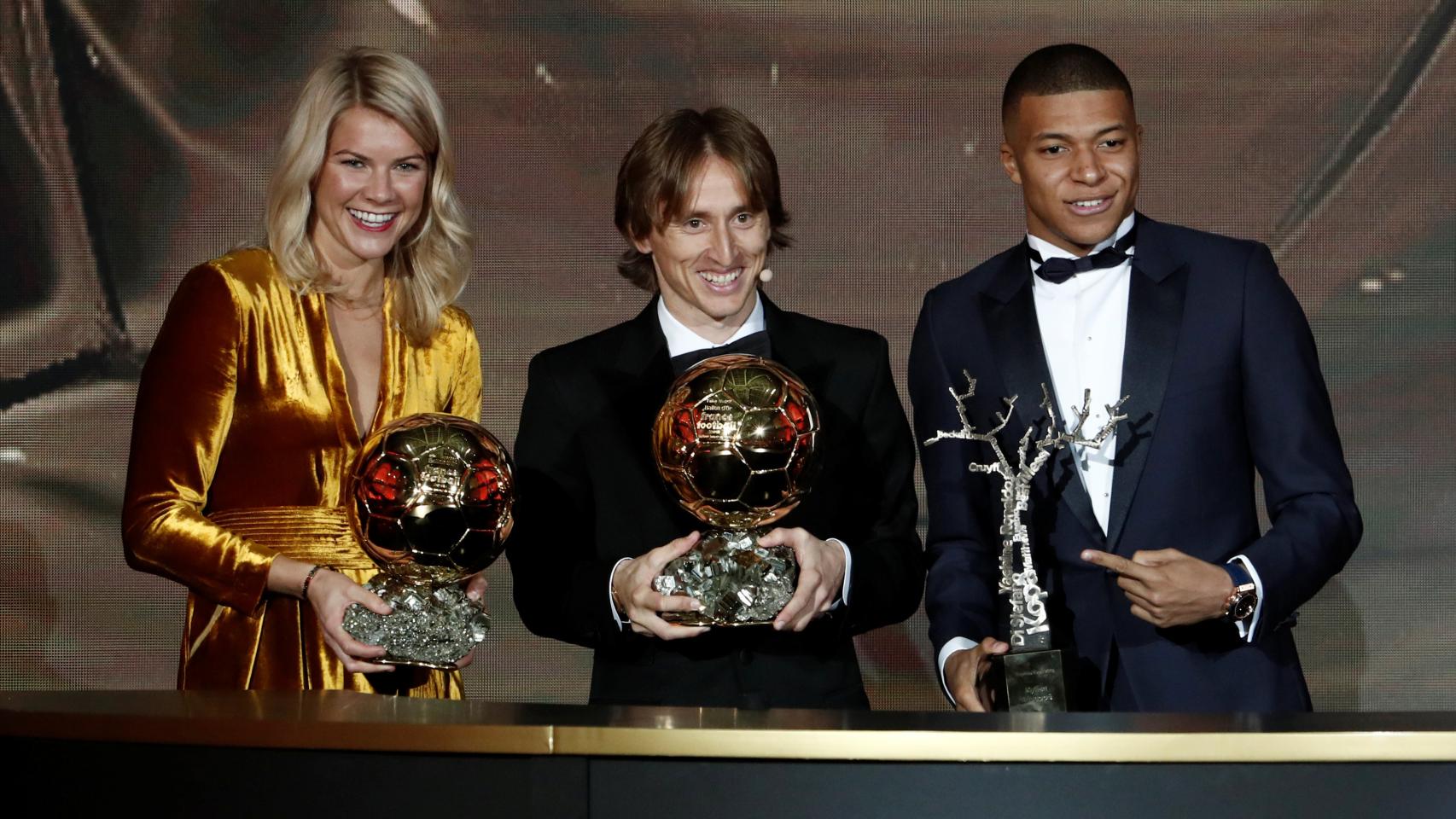 Ada Hegerbeg, Luka Modric y Kylian Mbappé, triunfadores en la gala del Balón de Oro 2018