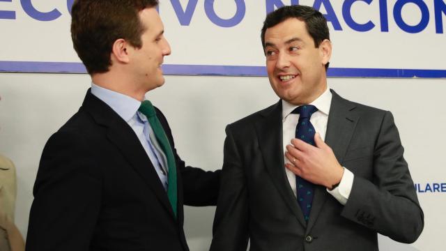 El presidente del PP, Pablo Casado, junto candidato del PP a la Junta, Juanma Moreno, al inicio de la reunión del Comité Ejecutivo Nacional.